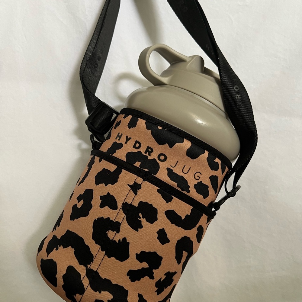 Cheetah sleeve hydro jug